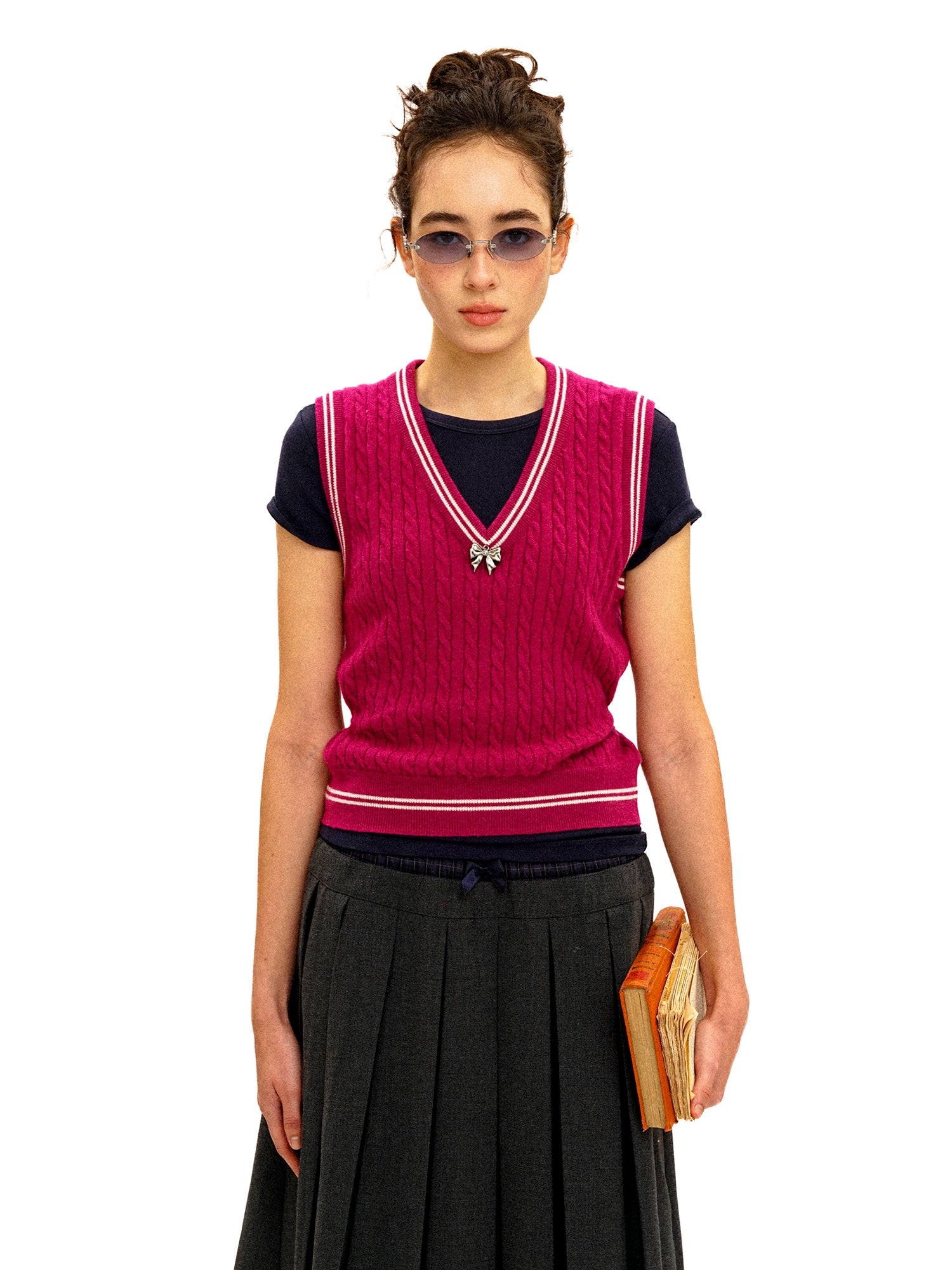 *Color-blocked cable knit bow vest