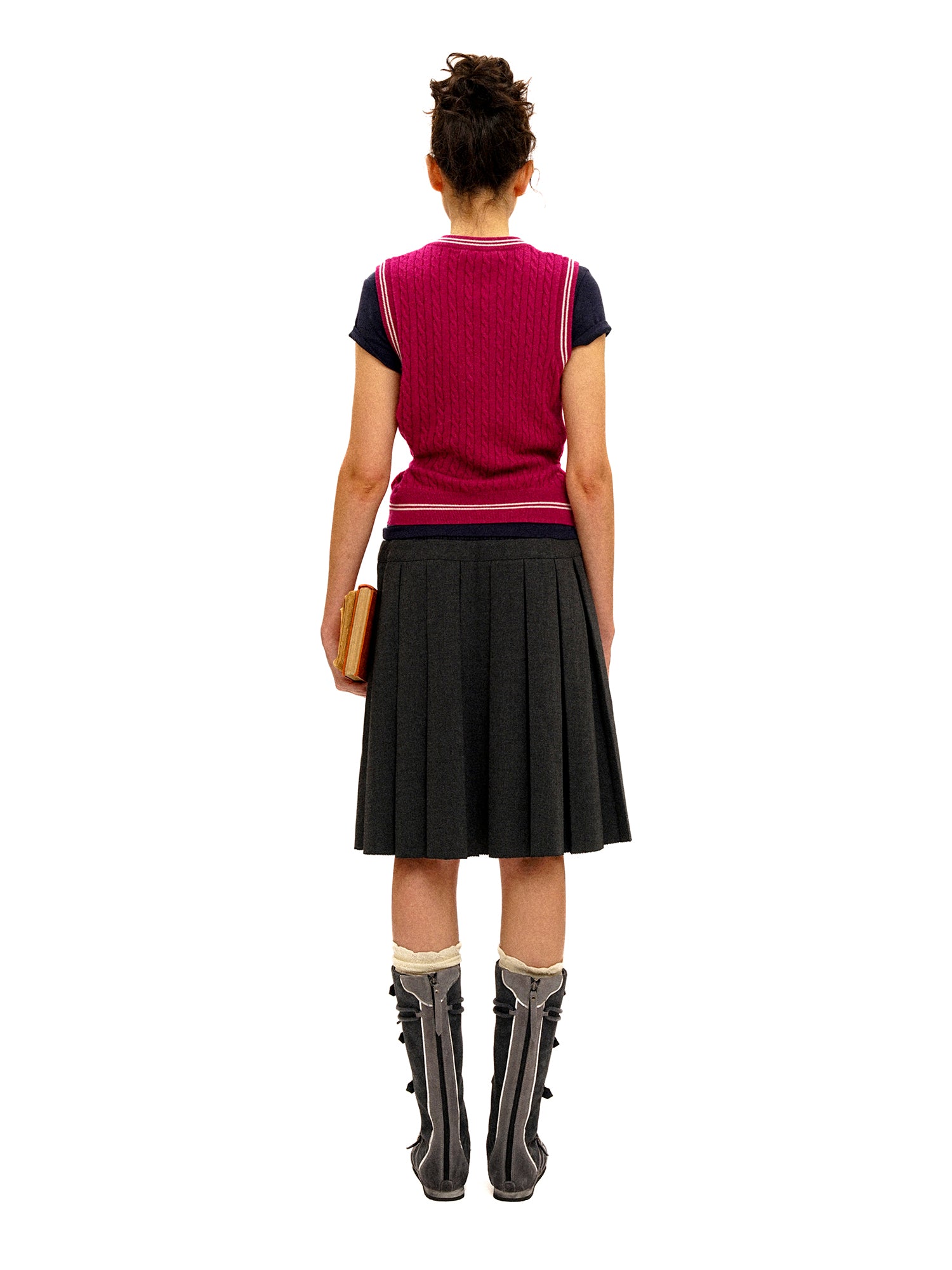 *Color-blocked cable knit bow vest