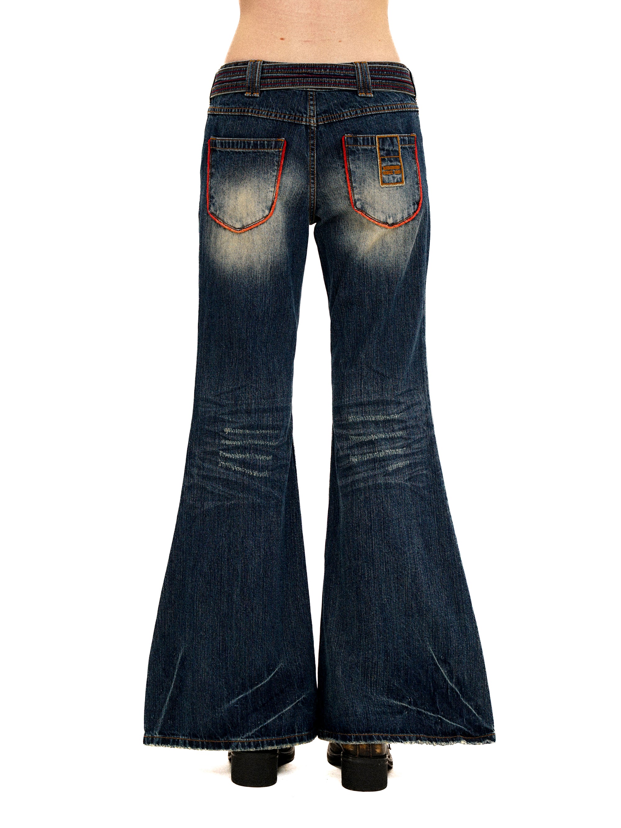 *Color-blocked flared jeans with stitching