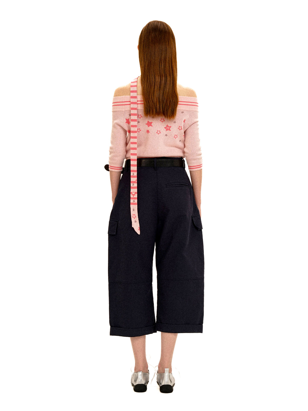 *Off-the-shoulder star-patterned short-sleeved knit top