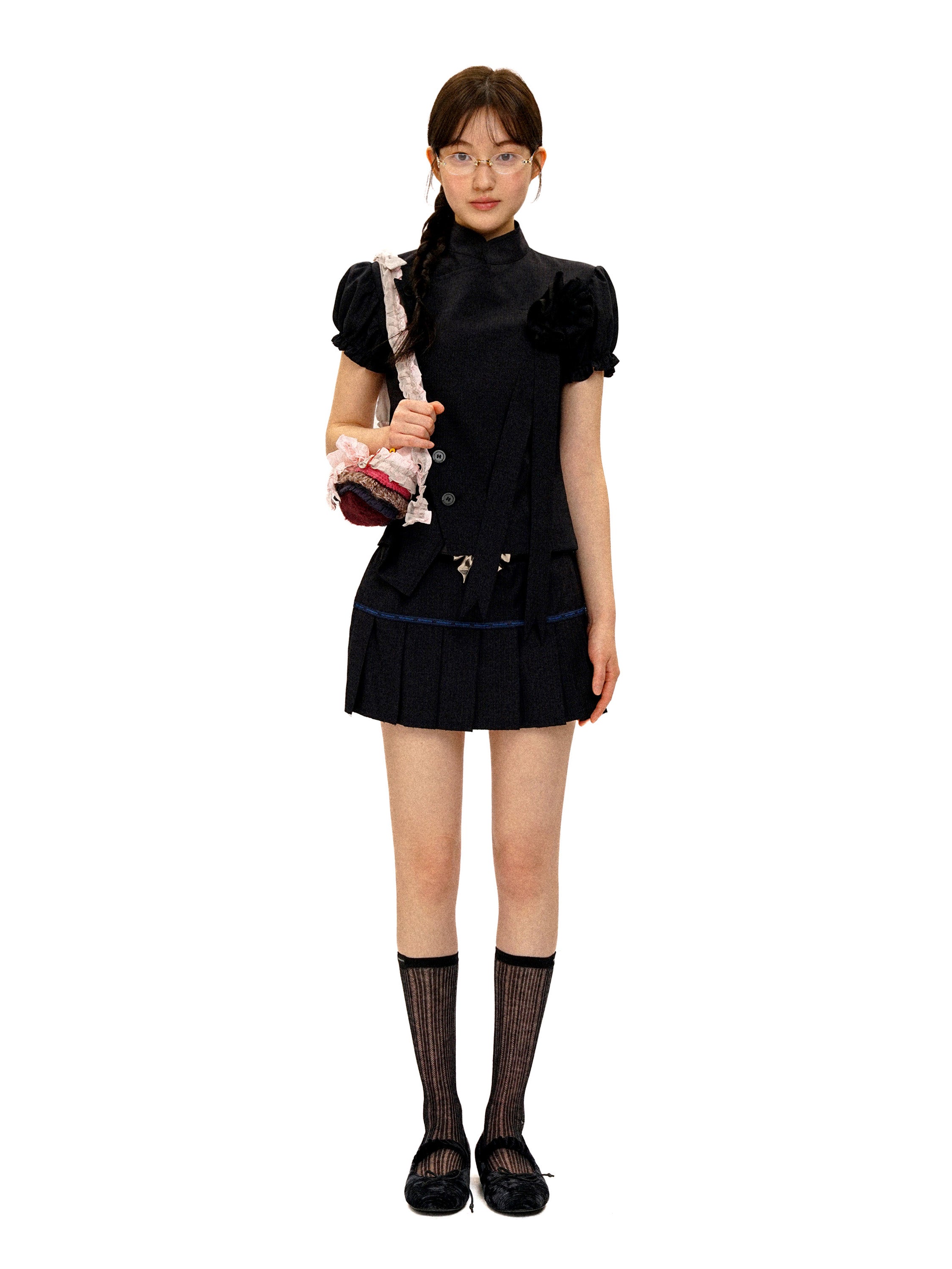 *Dark plaid contrasting pleated short skirt
