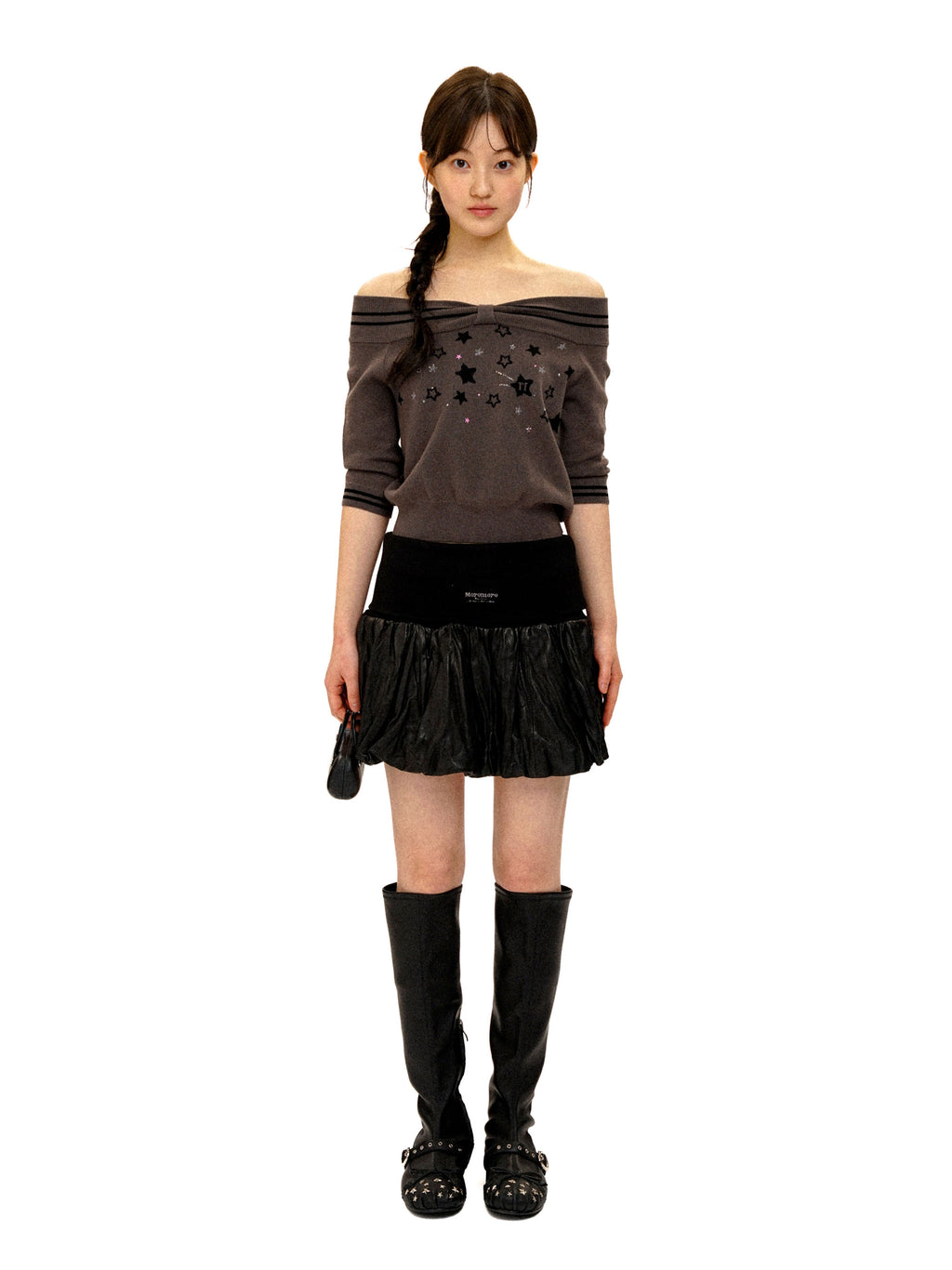 *Off-the-shoulder star-patterned short-sleeved knit top