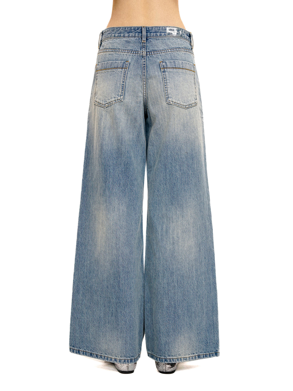*Pleated jeans