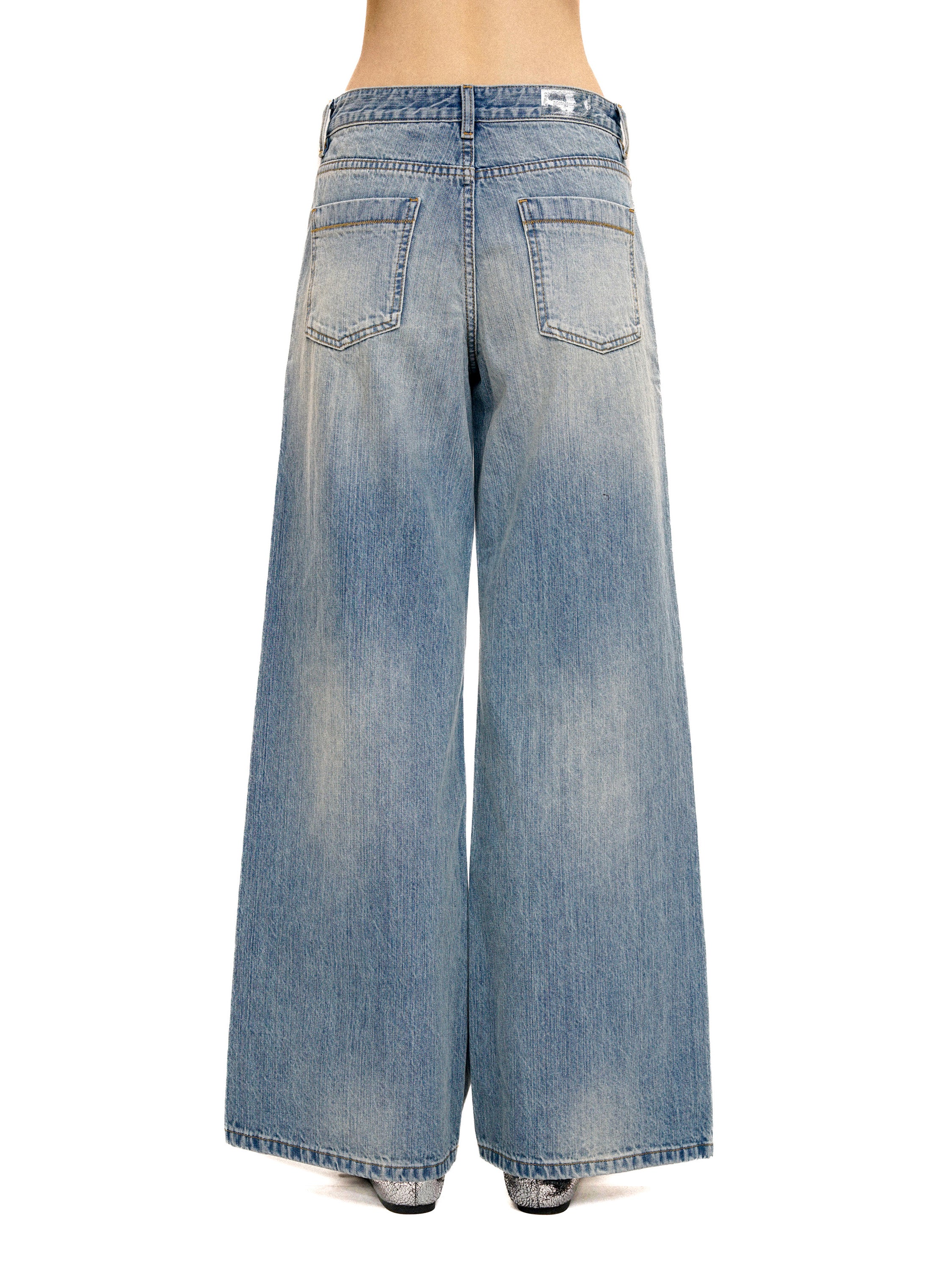 *Pleated jeans