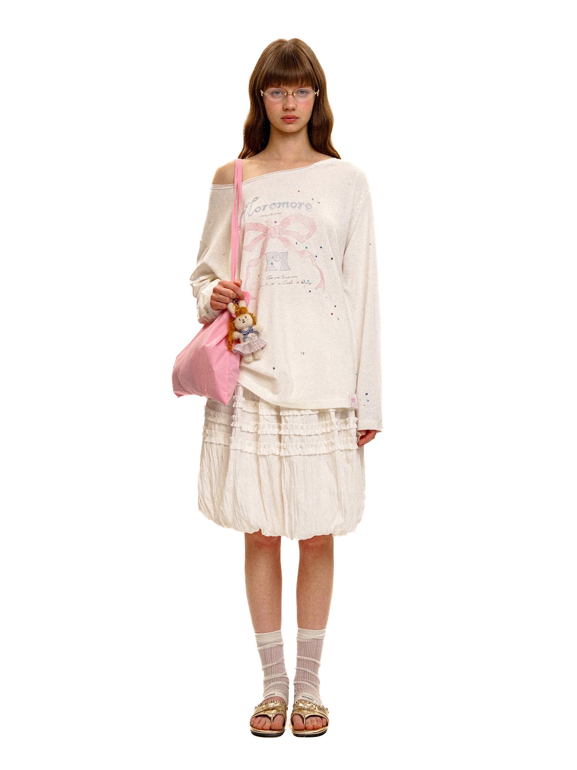 *Printed rhinestone off-shoulder long T-shirt