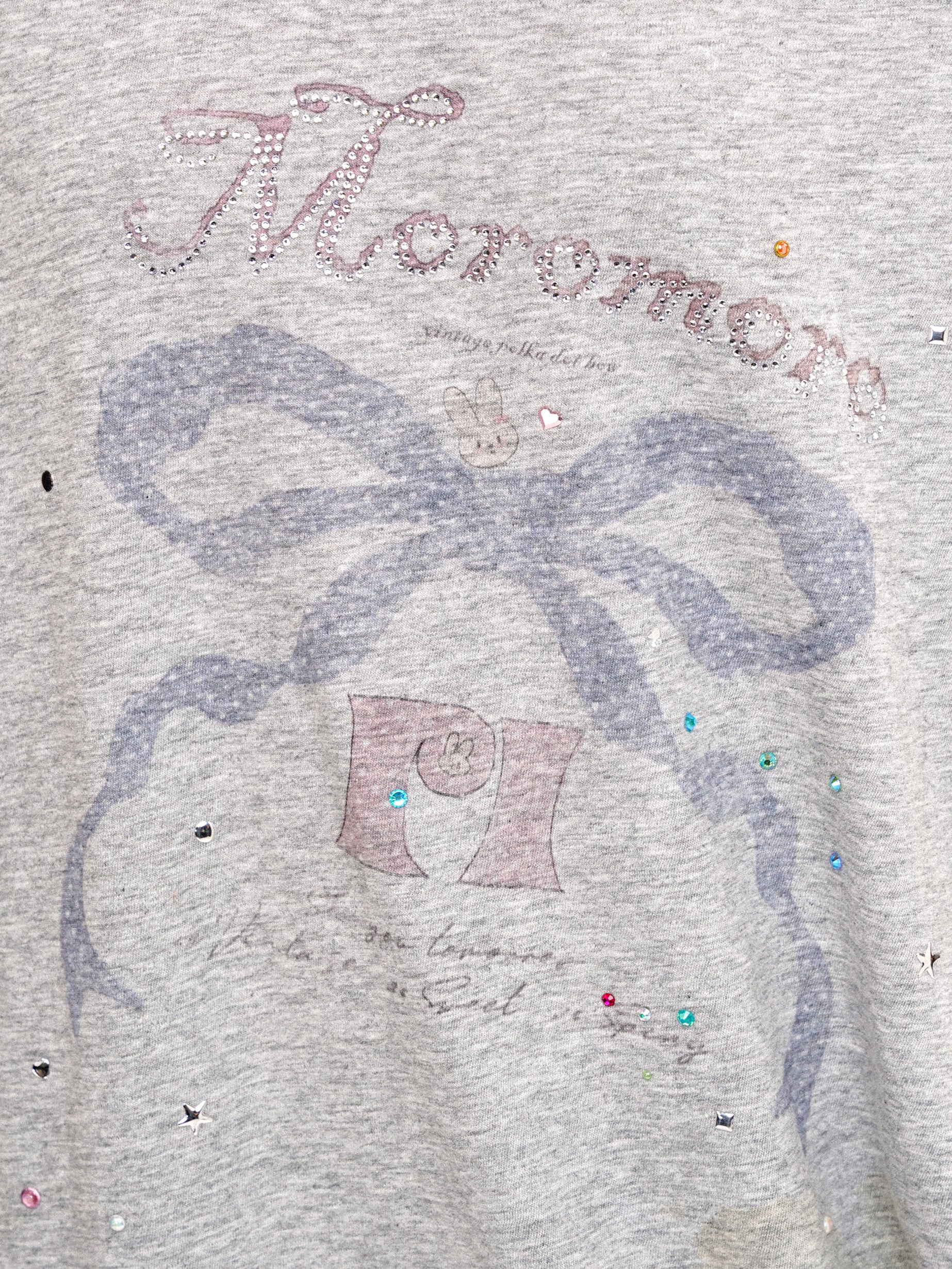 *Printed rhinestone off-shoulder long T-shirt