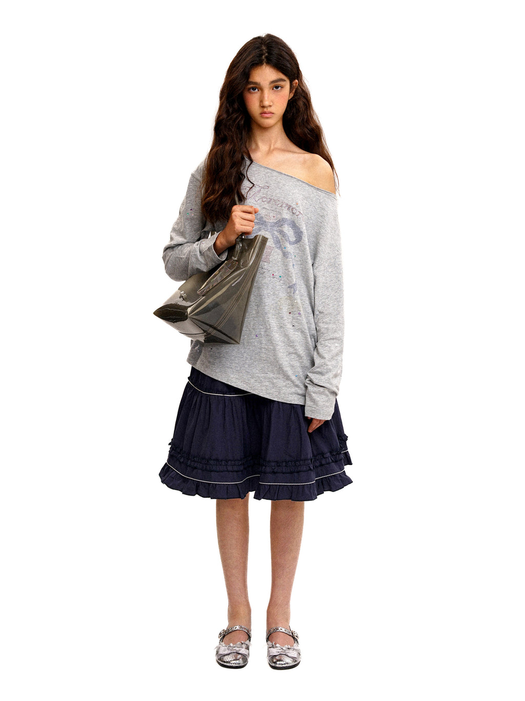 *Printed rhinestone off-shoulder long T-shirt