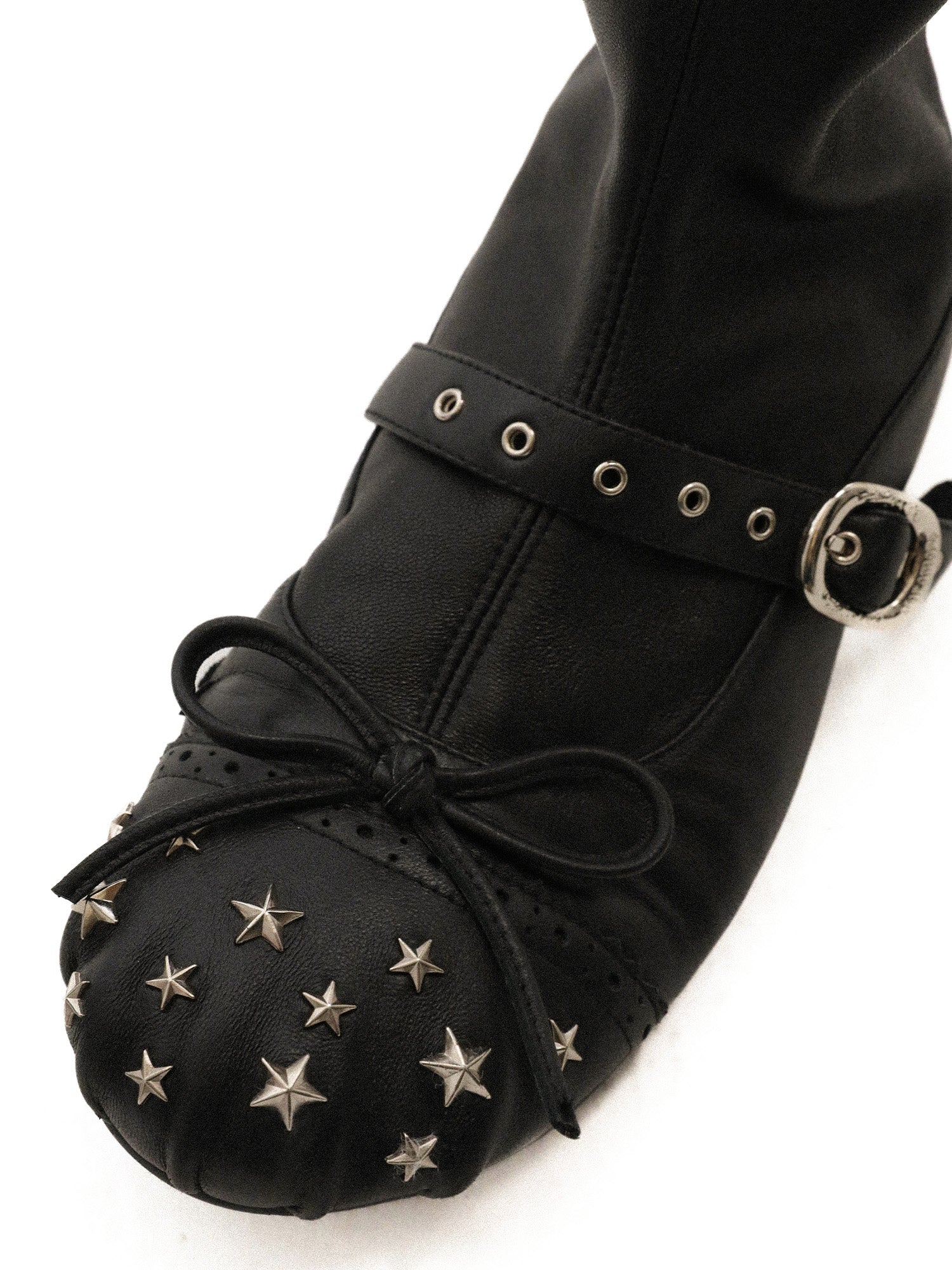 *Black star-studded elastic boots