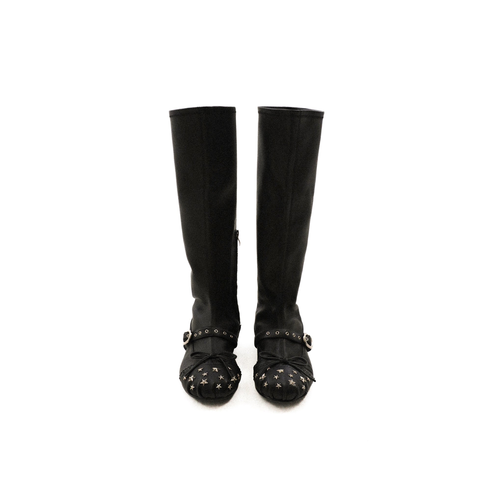 *Black star-studded elastic boots