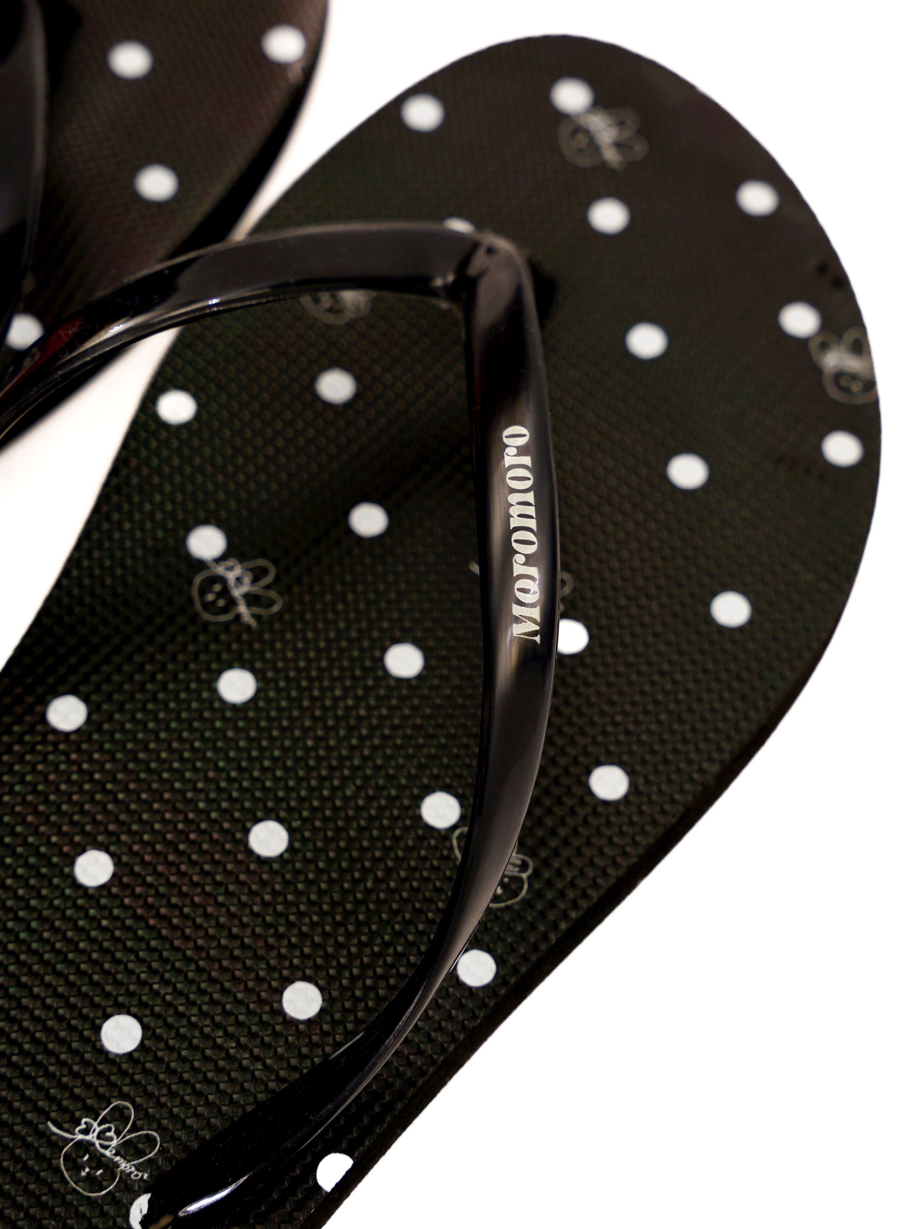 *Polka dot bunny print flip-flops
